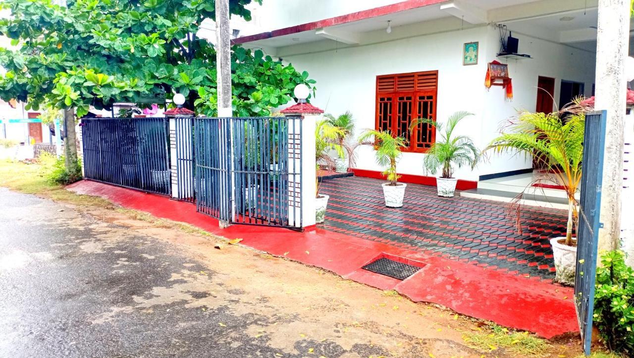 Hilton Cottage Trincomalee Exteriör bild