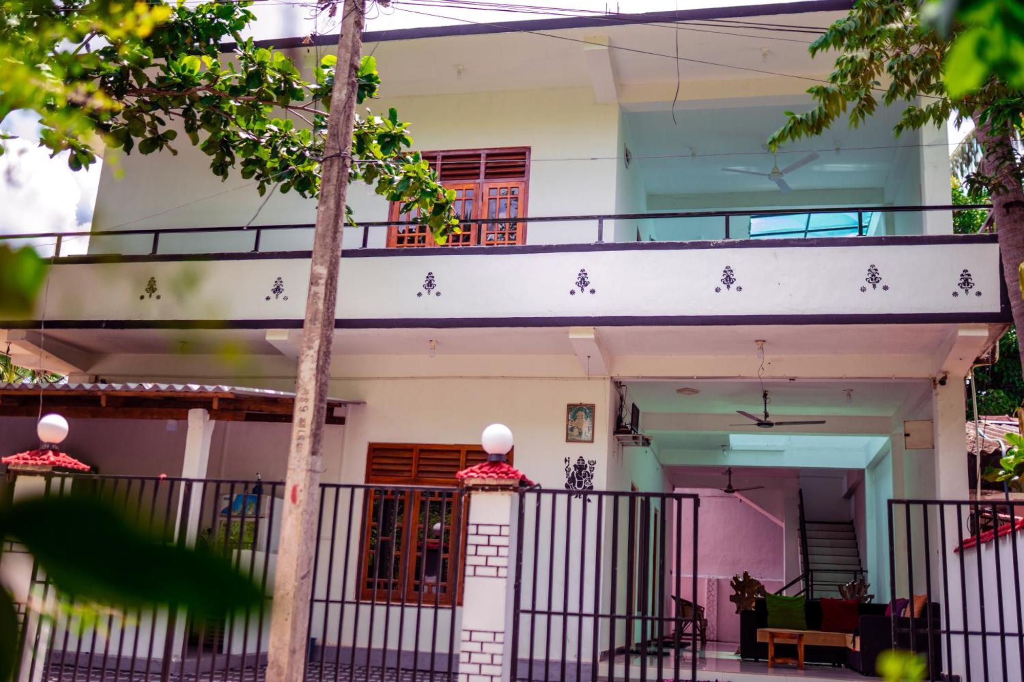 Hilton Cottage Trincomalee Exteriör bild