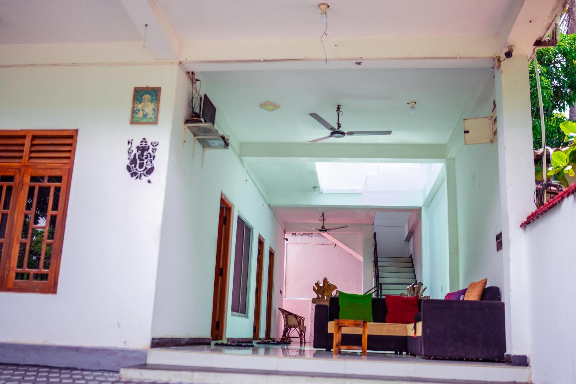 Hilton Cottage Trincomalee Exteriör bild