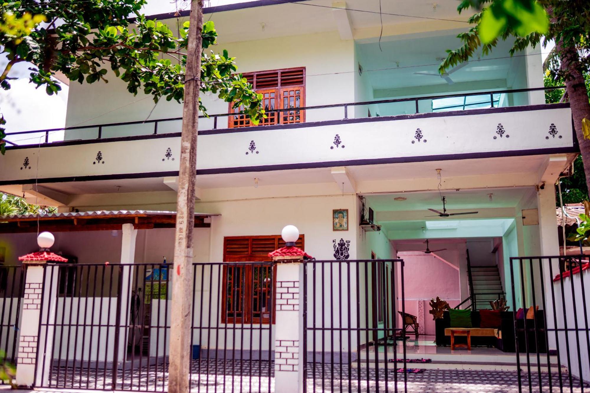 Hilton Cottage Trincomalee Exteriör bild